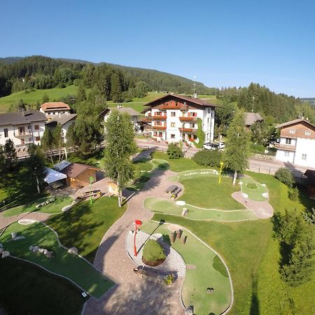 Hotel Dolomiten Weisberg-Taisten Buitenkant foto