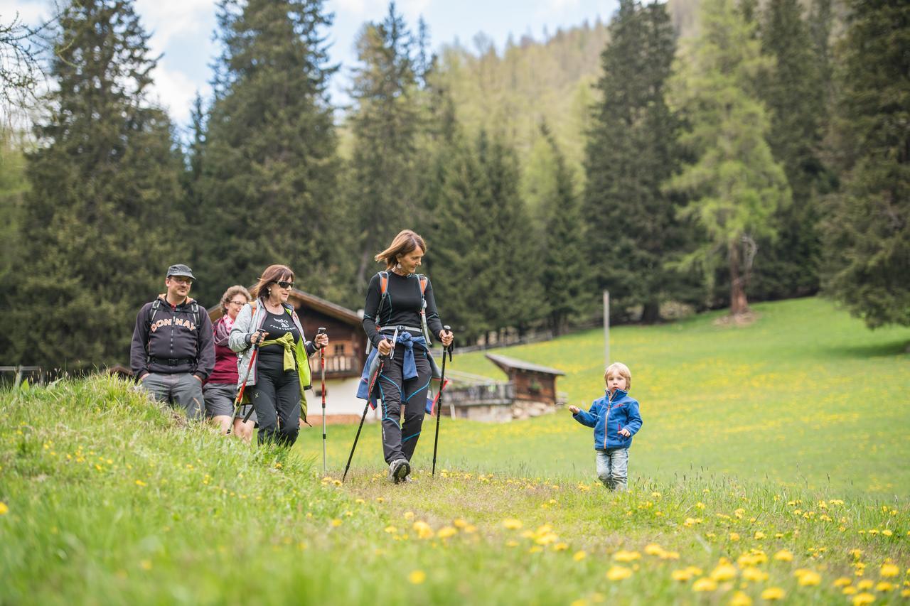 Hotel Dolomiten Weisberg-Taisten Buitenkant foto