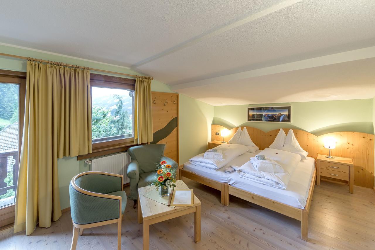 Hotel Dolomiten Weisberg-Taisten Buitenkant foto