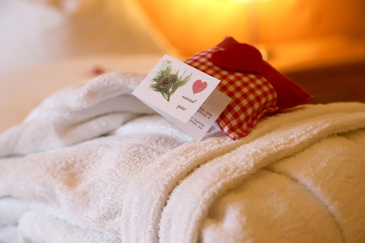 Hotel Dolomiten Weisberg-Taisten Buitenkant foto