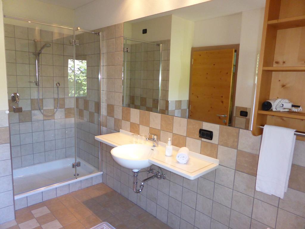 Hotel Dolomiten Weisberg-Taisten Kamer foto