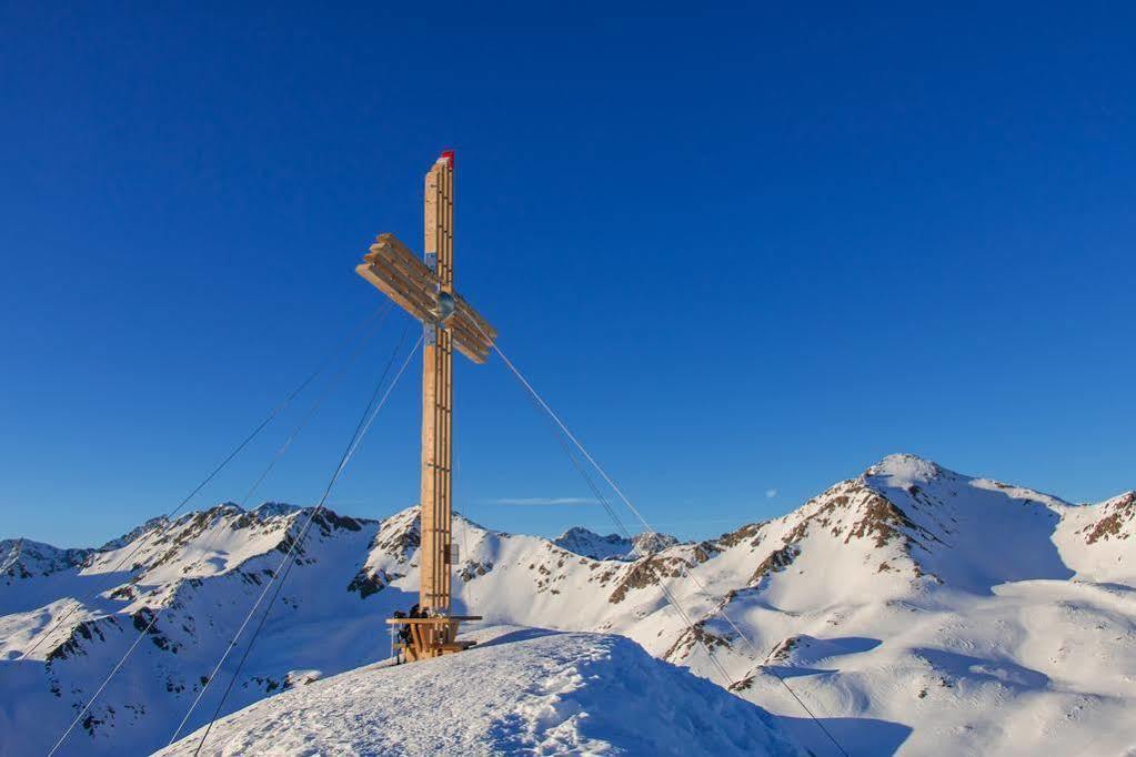 Hotel Dolomiten Weisberg-Taisten Buitenkant foto