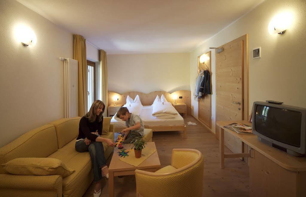 Hotel Dolomiten Weisberg-Taisten Buitenkant foto